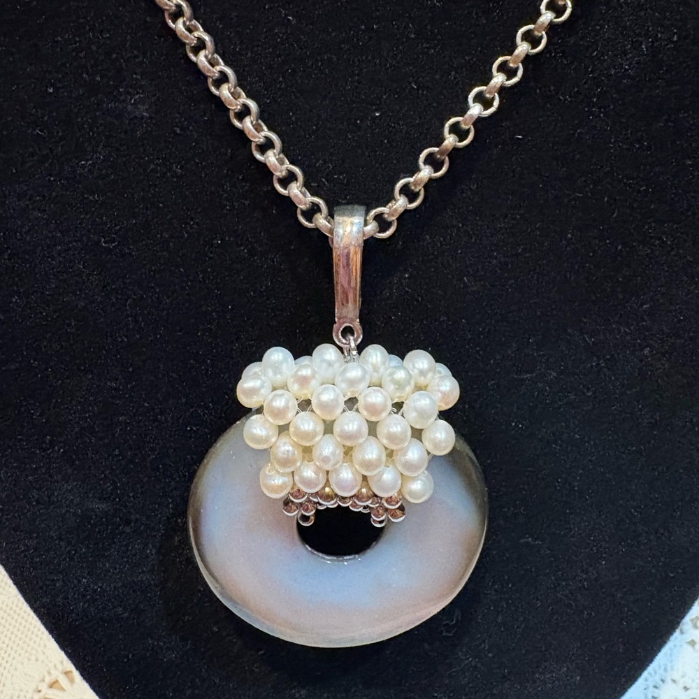 Mother of Pearl Cluster Iridescent Donut Pendant Necklace with Earrings - Picture 2 of 4